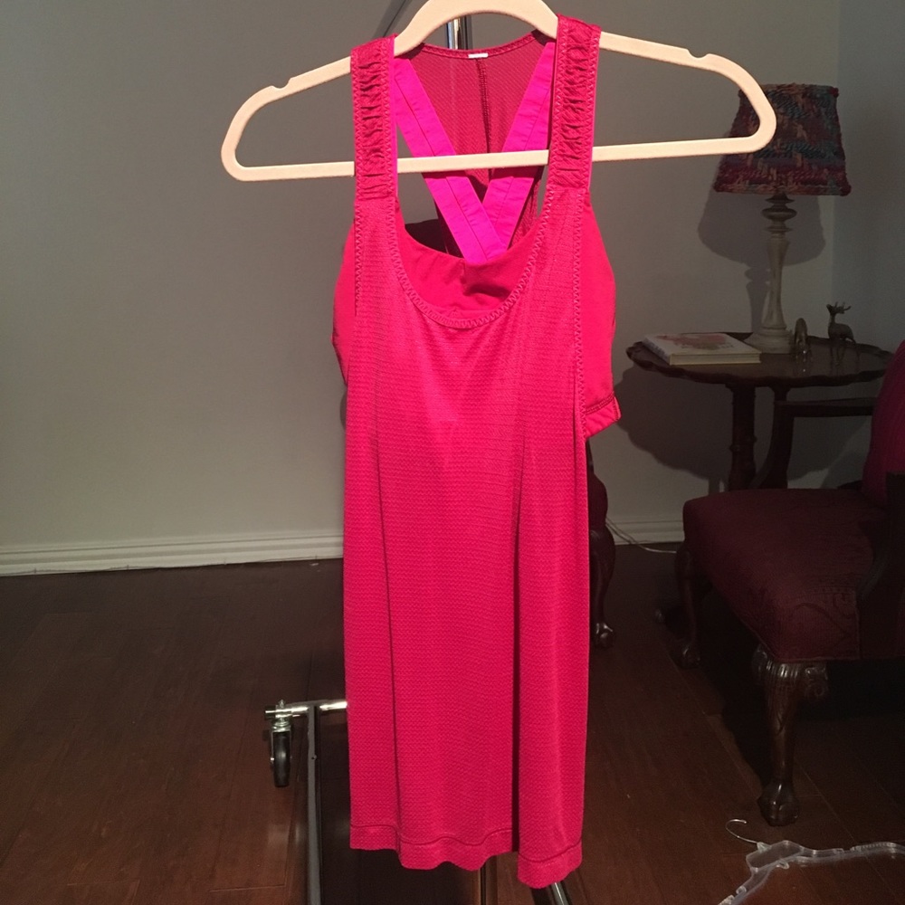 Lululemon workout tank, built in bra